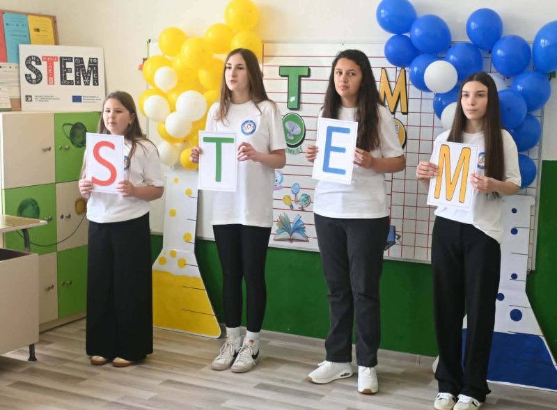 Този кабинет дава възможност на децата да учат чрез практика и експерименти
