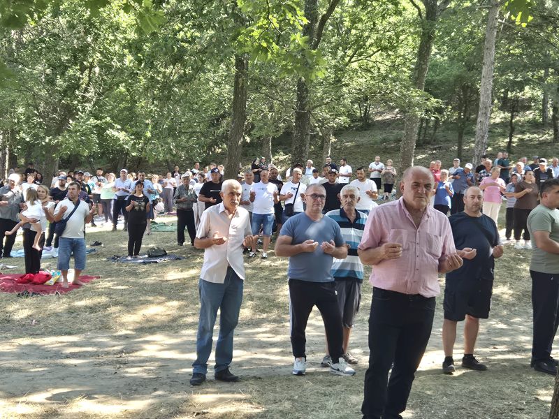 Традиционен молебен за здраве, берекет и благоденствие събра десетки жители и гости в местността „Алмагедик“ край чернооченското село Новоселище